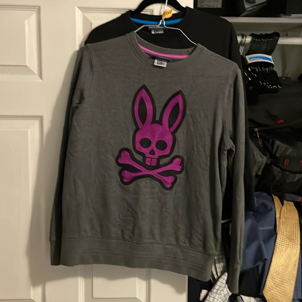 Psycho Bunny size small crewneck sweatshirt. Rarely worn. Like new condition.